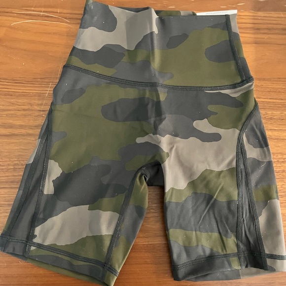 aerie Pants - Aerie Offline Camo Bike Shorts, Size XS, New!